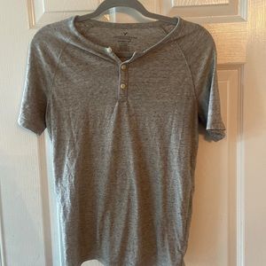 American eagle light weight grey tshirt